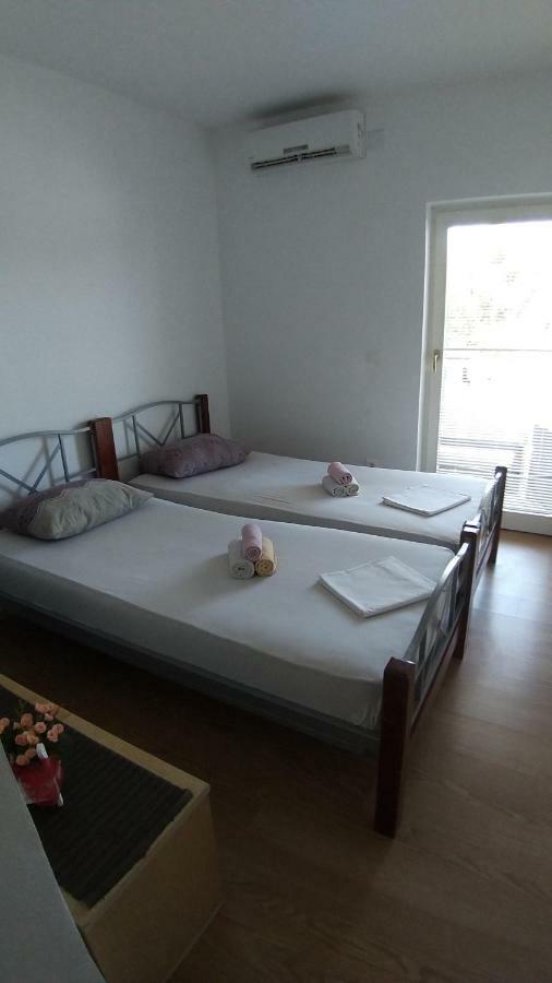 Guesthouse Villa Jurisic Novalja Bagian luar foto