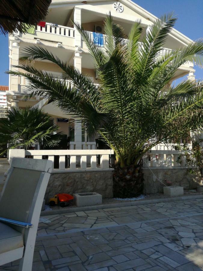 Guesthouse Villa Jurisic Novalja Bagian luar foto