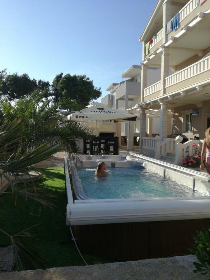 Guesthouse Villa Jurisic Novalja Bagian luar foto